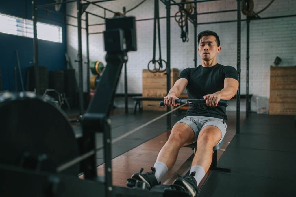 Can you lose belly fat on a rowing machine man training