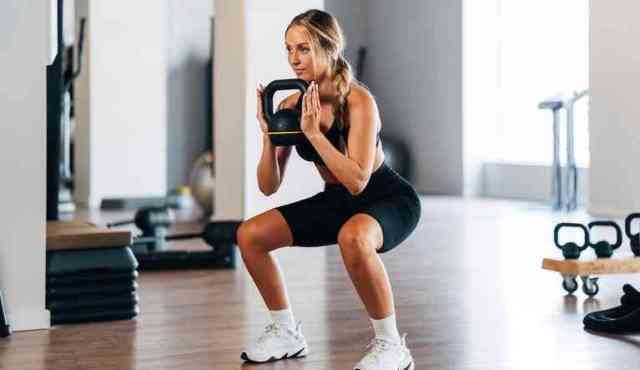 Kettlebell front online squat