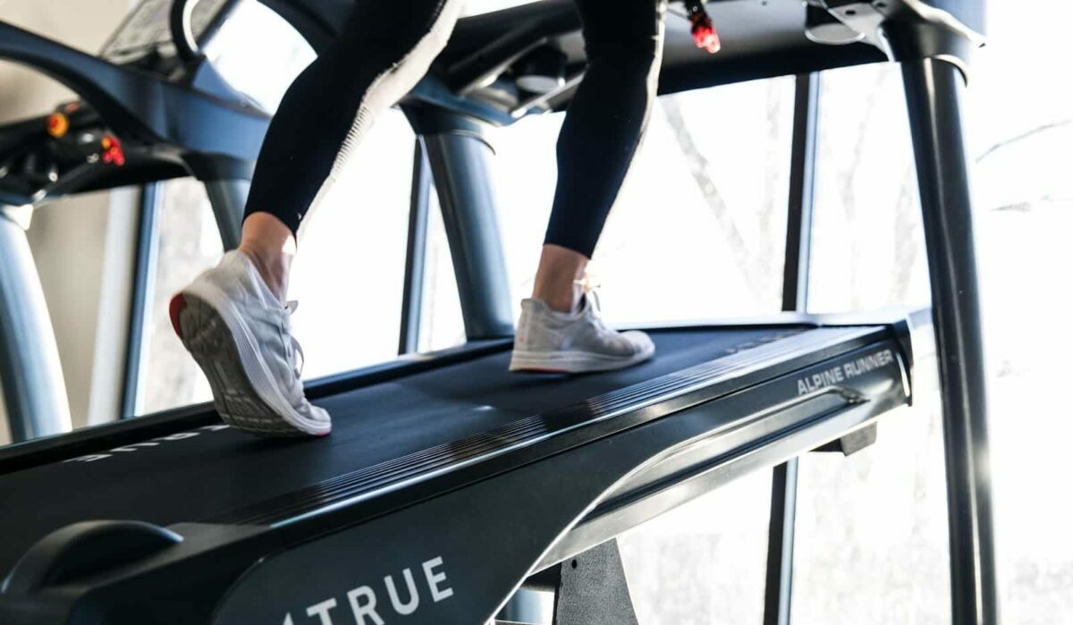 A woman testing the incline she should run on the treadmill