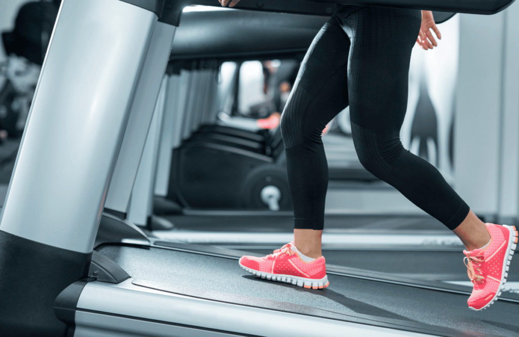 A woman runnning on the best manual treadmill