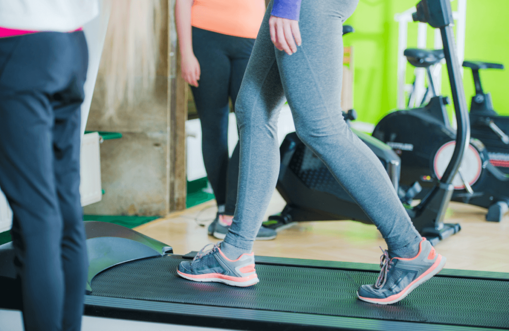 A woman running wondering if treadmill running is bad for her knees