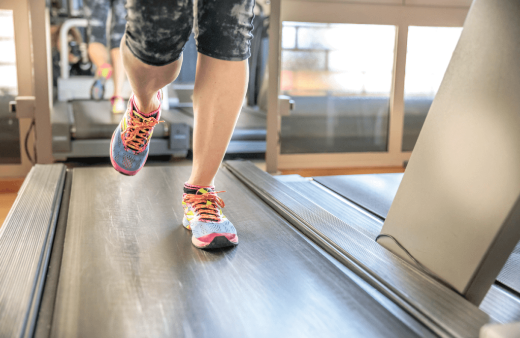 A man running wondering if treadmill running is bad for his knees