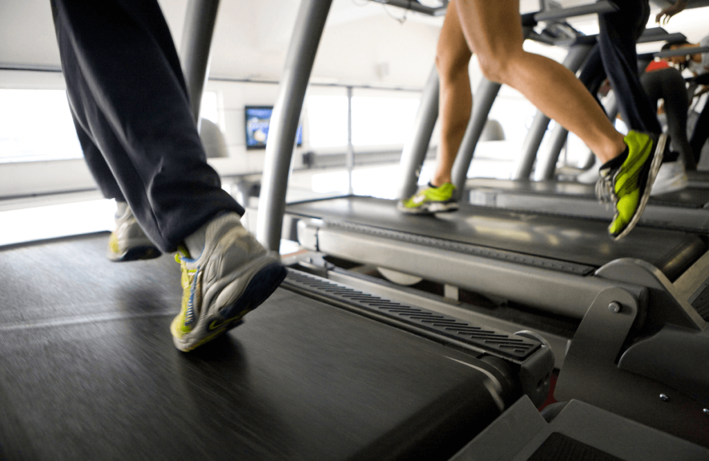 A group of people wondering if treadmill running is bad for the knees