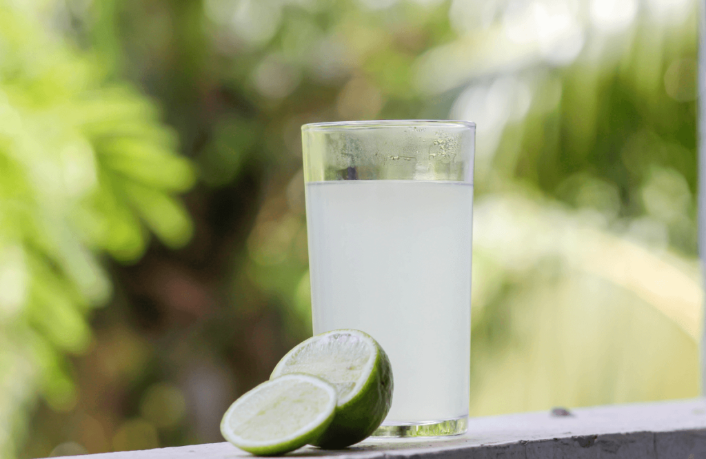 A glass of water and lemon juice that can be used for water fasting