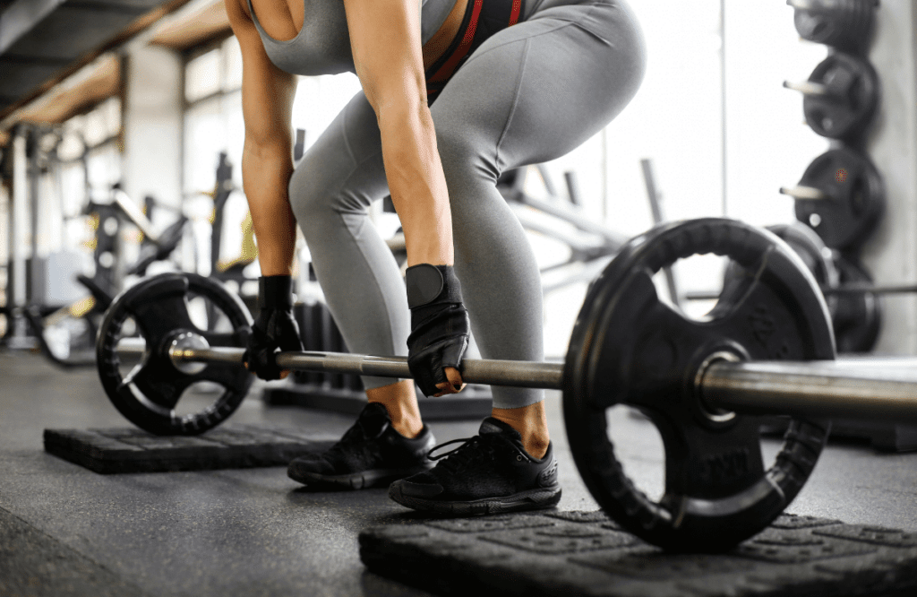 A woman following the best deadlift routine at the gym