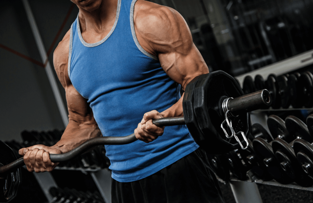 A strong man using a curl bar to see veins