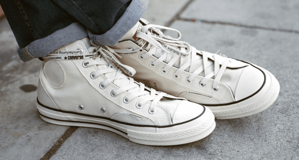 Man wears converse in a street