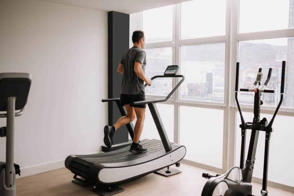 Treadmill with rubber discount slats