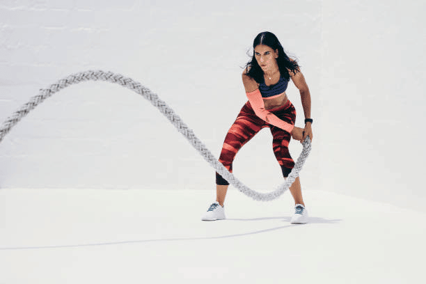 Ondulations unilatérales à la battle rope