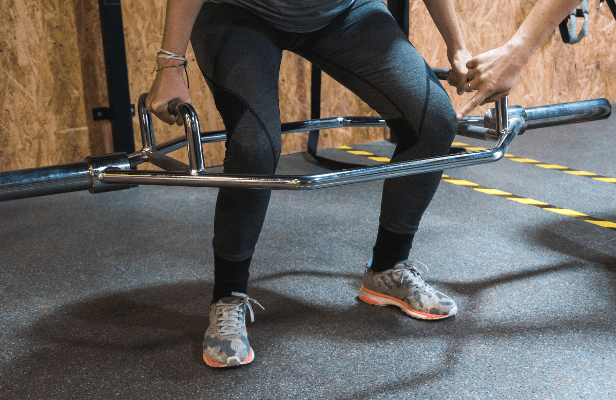 A man showing the right hex bar deadlift form