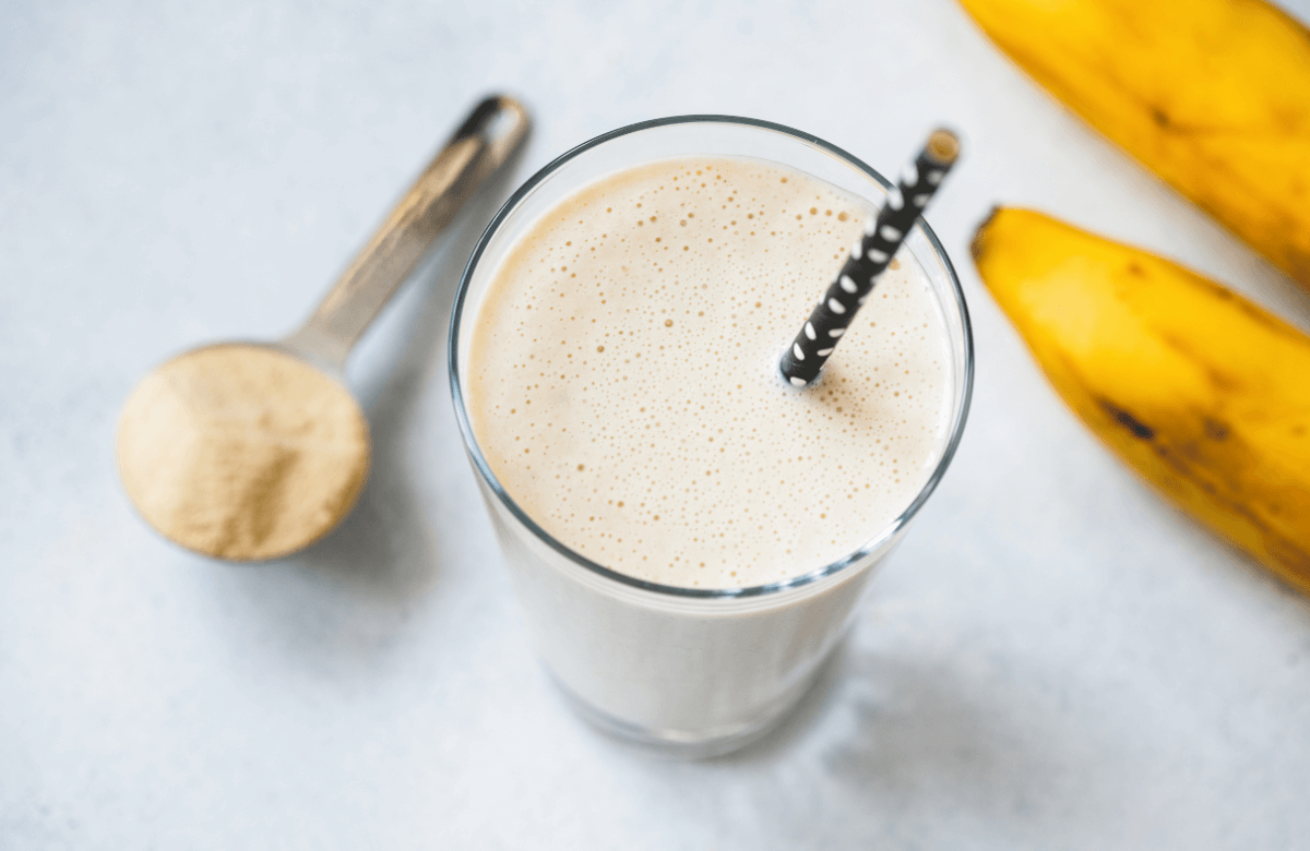 A protein shakes blended with bananas