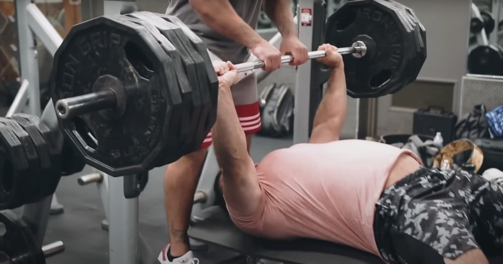 What should the average man be able to bench press hot sale