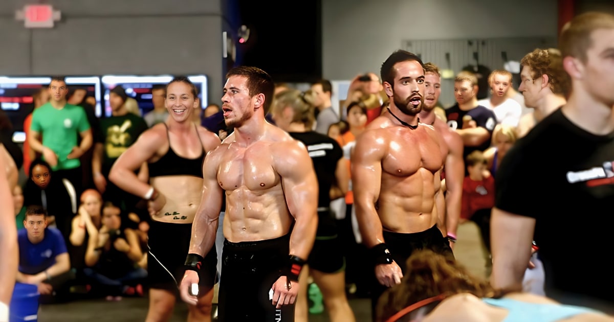 9 Reasons Pro CrossFitters Have Amazing Abs & You Don't (And What to Do