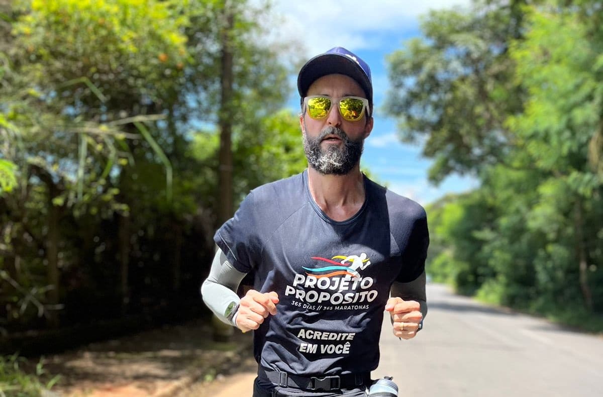 This 45-12 months-Outdated Stop His Job, Ran a Marathon Each Day for a 12 months, and Shocked Scientists With What Occurred to His Coronary heart